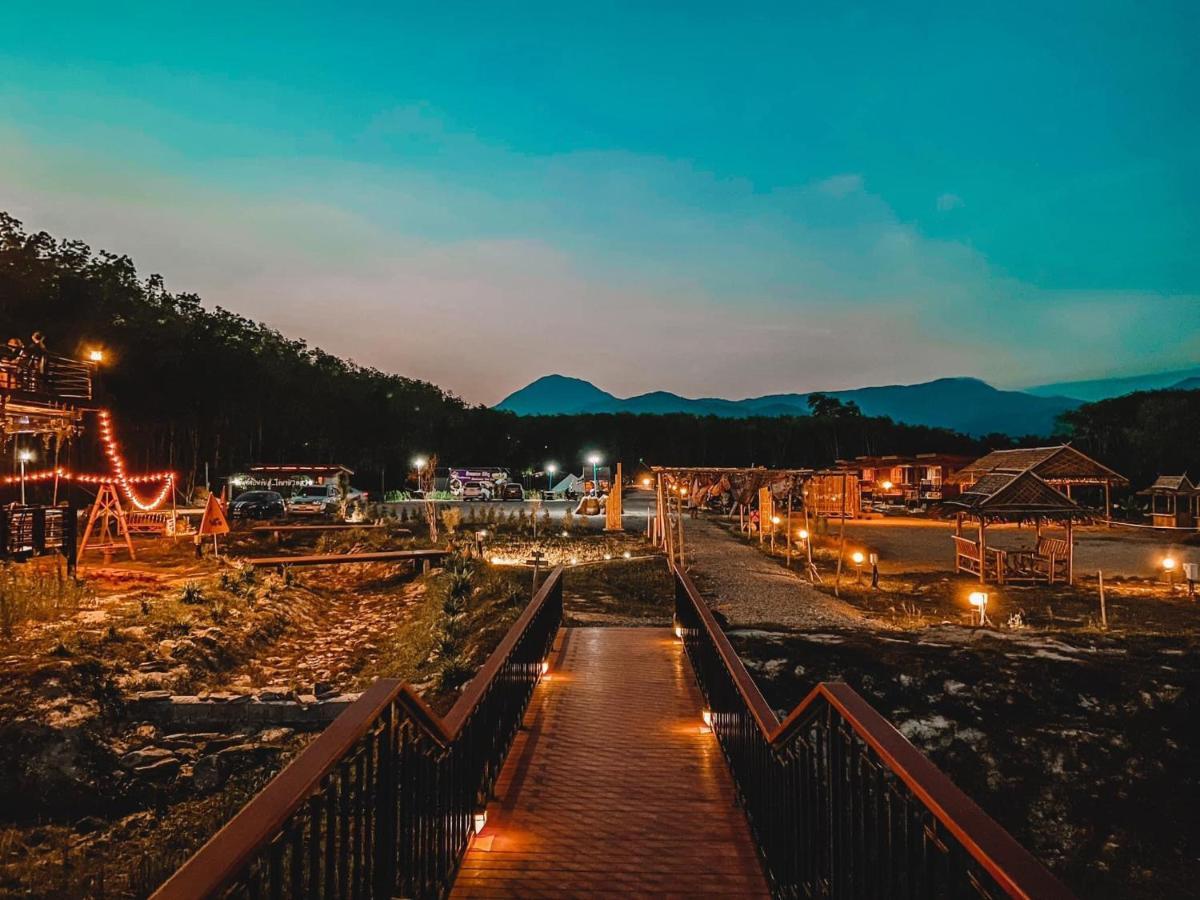 ไร่นาบัวหลวง คาเฟ่ & ฟาร์มสเตย์ Raina Bualuang Cafe & Farm Stay Ban Na No Exteriör bild