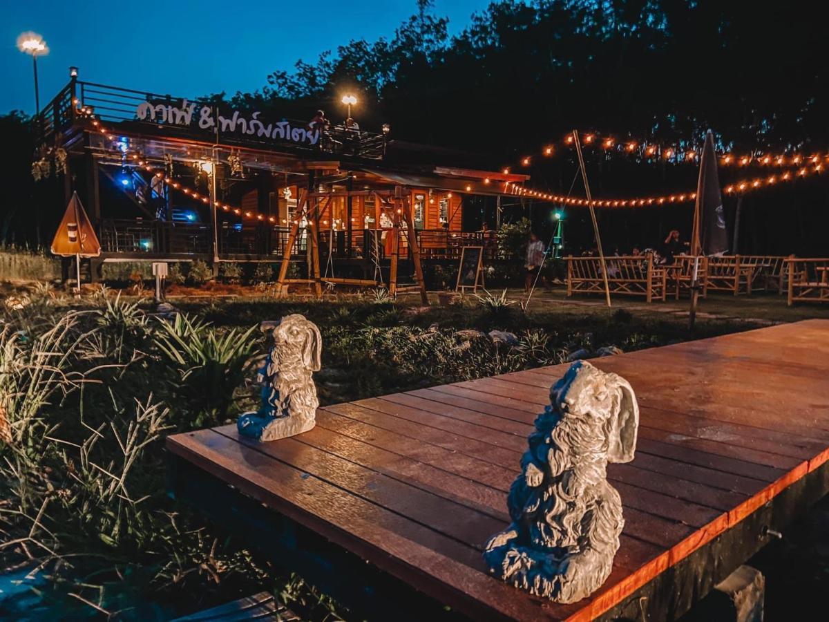 ไร่นาบัวหลวง คาเฟ่ & ฟาร์มสเตย์ Raina Bualuang Cafe & Farm Stay Ban Na No Exteriör bild