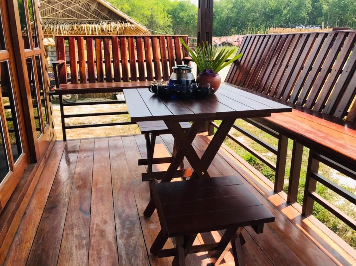 ไร่นาบัวหลวง คาเฟ่ & ฟาร์มสเตย์ Raina Bualuang Cafe & Farm Stay Ban Na No Exteriör bild
