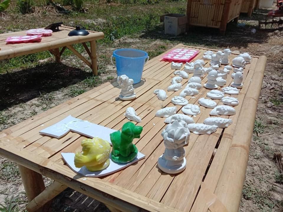 ไร่นาบัวหลวง คาเฟ่ & ฟาร์มสเตย์ Raina Bualuang Cafe & Farm Stay Ban Na No Exteriör bild
