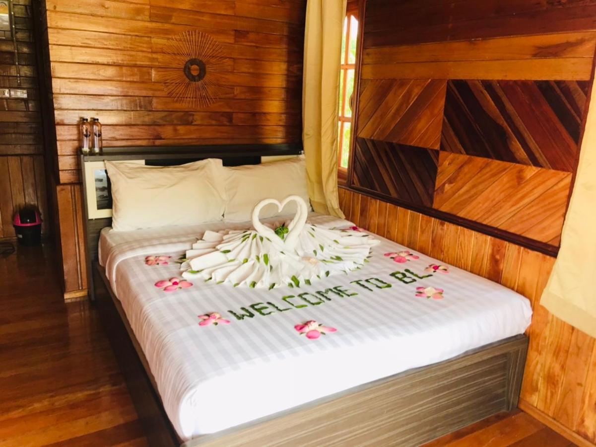 ไร่นาบัวหลวง คาเฟ่ & ฟาร์มสเตย์ Raina Bualuang Cafe & Farm Stay Ban Na No Exteriör bild