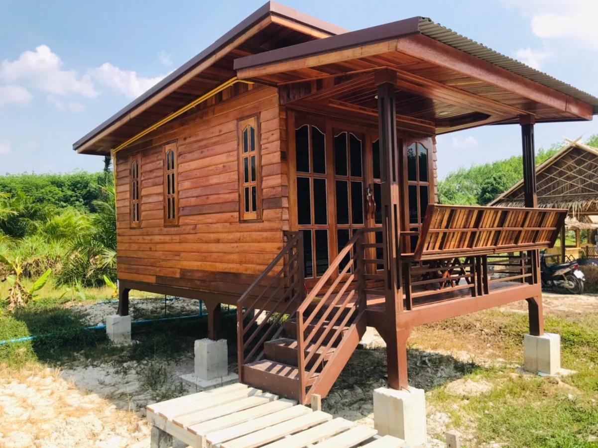 ไร่นาบัวหลวง คาเฟ่ & ฟาร์มสเตย์ Raina Bualuang Cafe & Farm Stay Ban Na No Exteriör bild