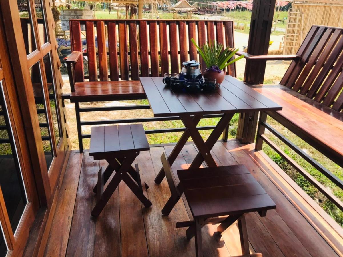ไร่นาบัวหลวง คาเฟ่ & ฟาร์มสเตย์ Raina Bualuang Cafe & Farm Stay Ban Na No Exteriör bild