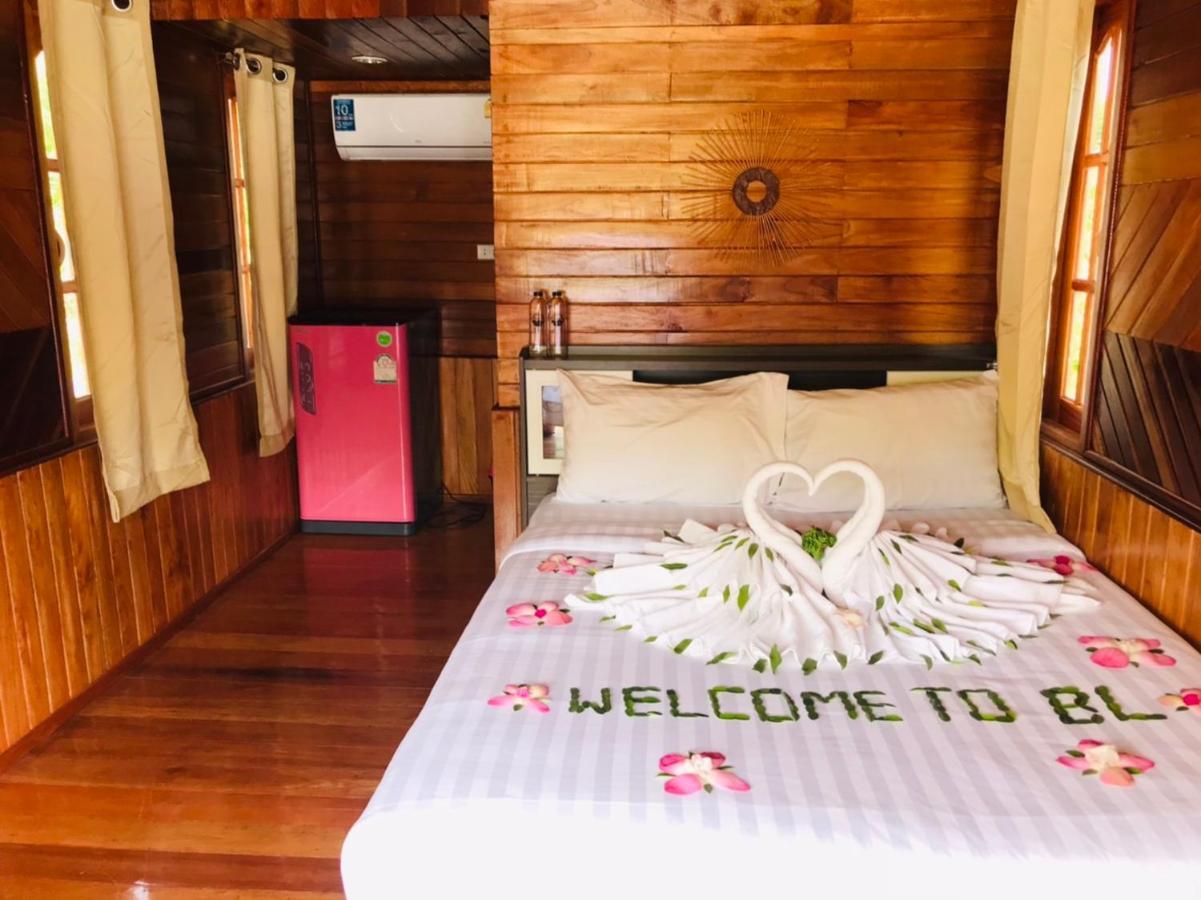 ไร่นาบัวหลวง คาเฟ่ & ฟาร์มสเตย์ Raina Bualuang Cafe & Farm Stay Ban Na No Exteriör bild