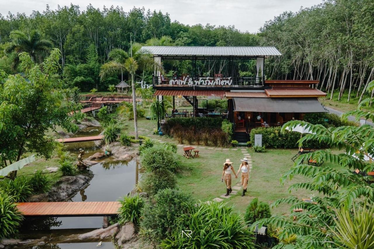 ไร่นาบัวหลวง คาเฟ่ & ฟาร์มสเตย์ Raina Bualuang Cafe & Farm Stay Ban Na No Exteriör bild