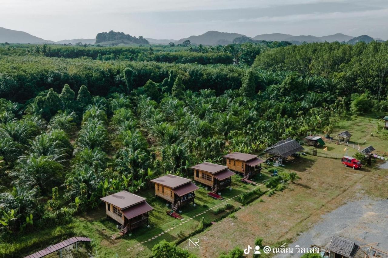ไร่นาบัวหลวง คาเฟ่ & ฟาร์มสเตย์ Raina Bualuang Cafe & Farm Stay Ban Na No Exteriör bild